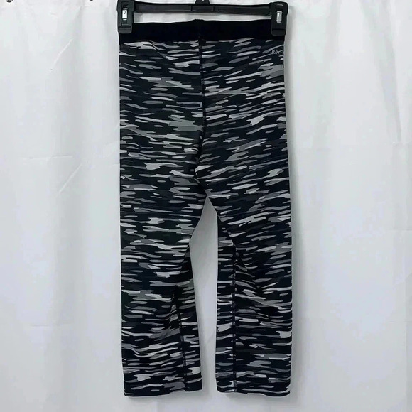 Women’s Nike Pro 3/4 Length Camouflage Leggings Size Small EUC - Picture 5 of 8